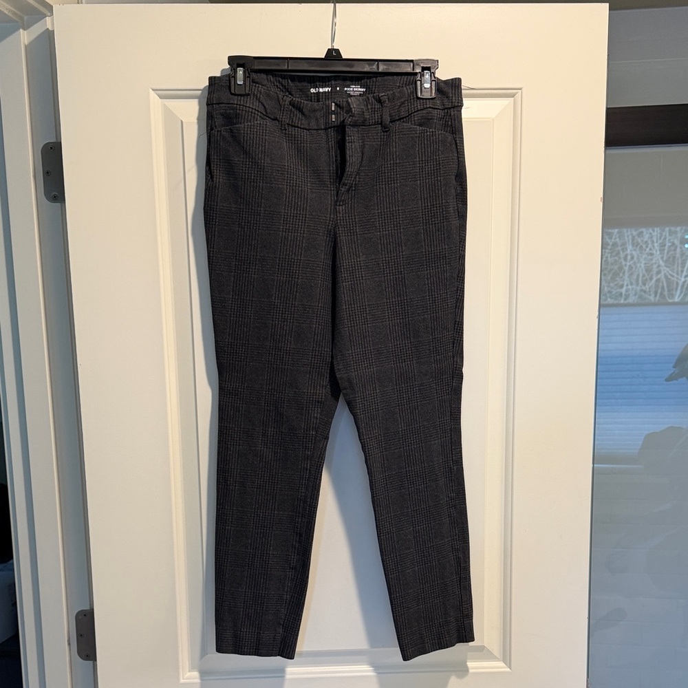 Women's Black Plaid pixie pant